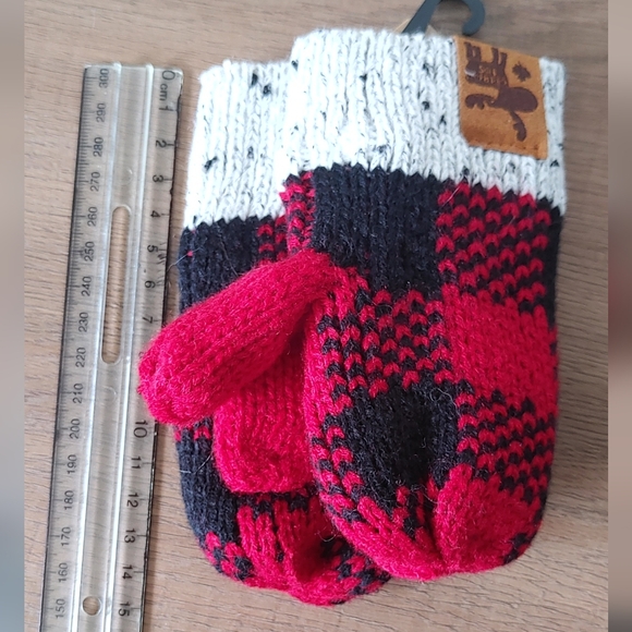 Canadian Infant Mittens  NWT - Picture 3 of 3